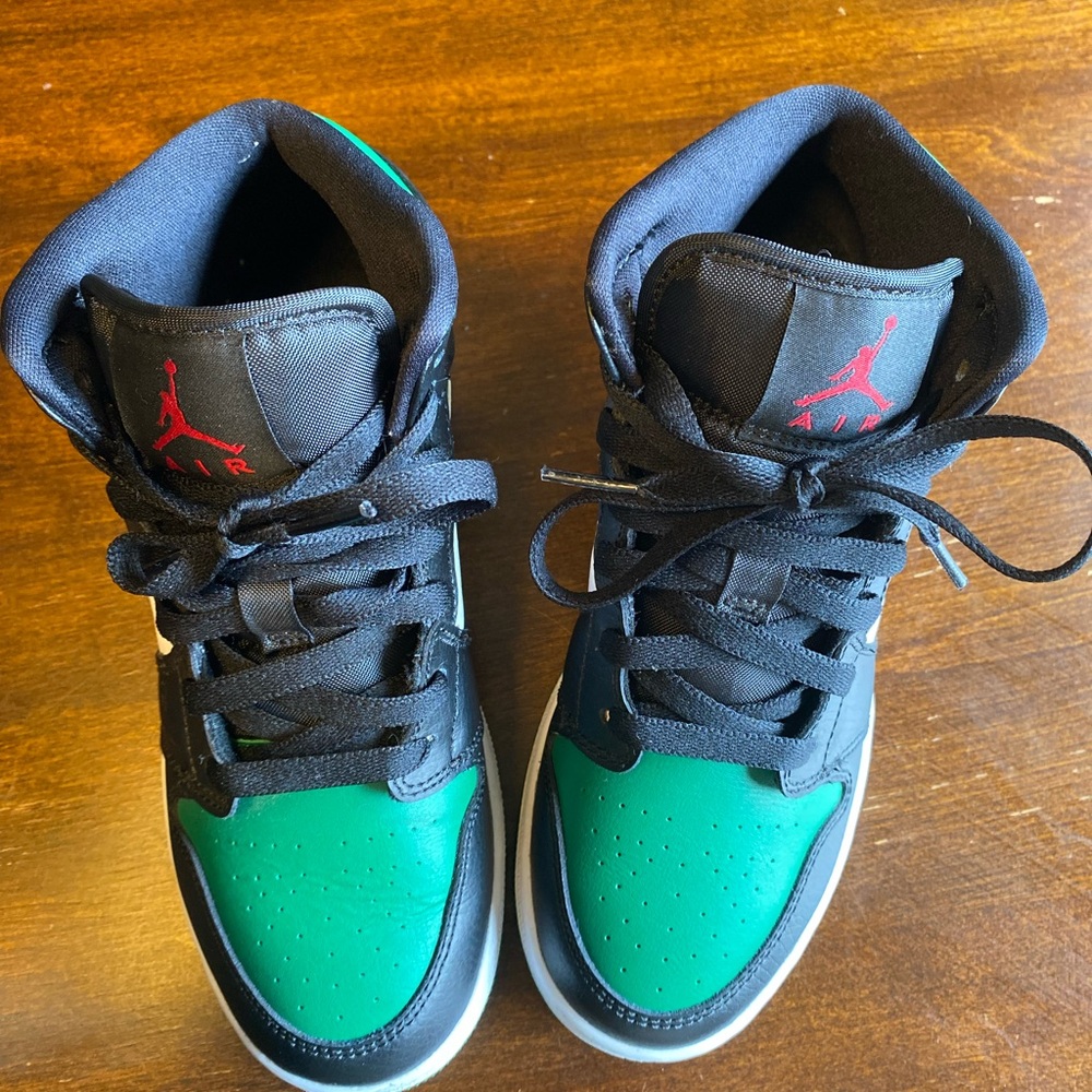 Jordan 1 Mid Green Toe (GS) size 4Y